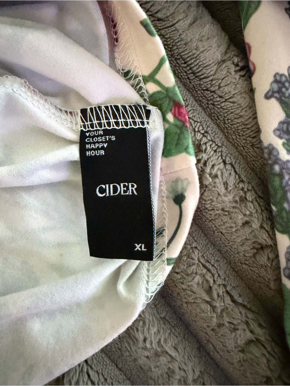 Cider Floral Long-Sleeve Women's Top in Cream and Multicolor - Picture 3 of 3
